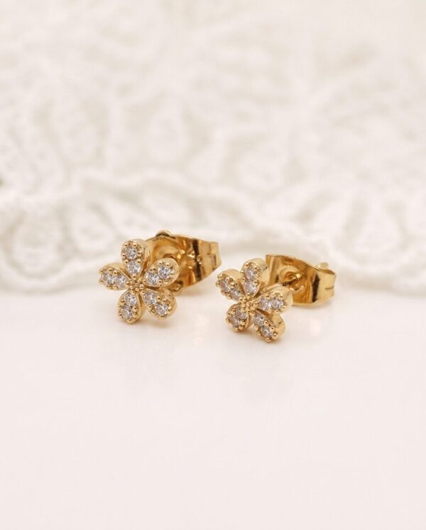 Arete Flor Acero con baño de Oro