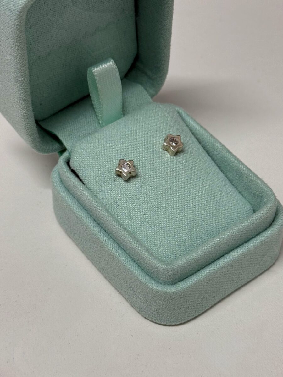 Arete Plata Flor Pequeña con Circón - Imagen 2