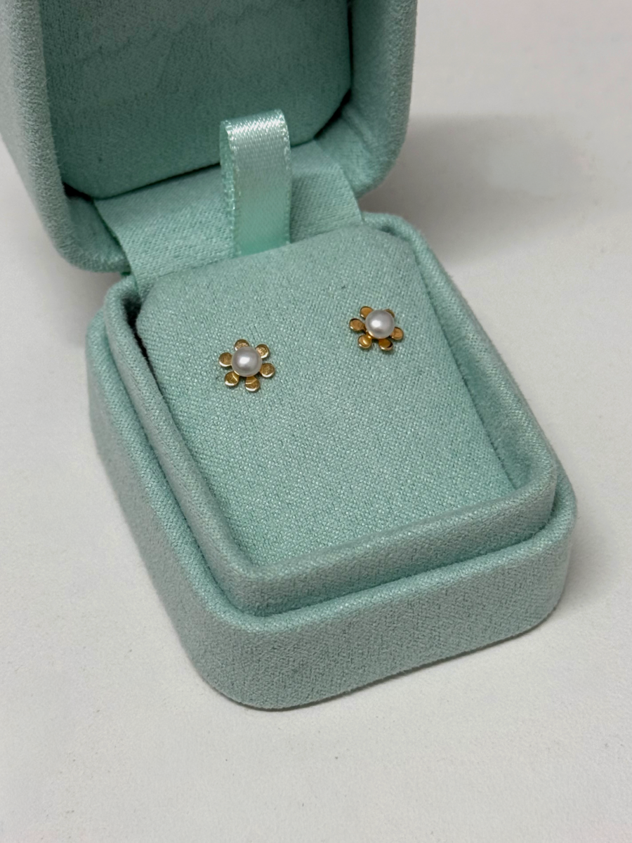 Arete Margarita + Perla Oro 18K - Imagen 2